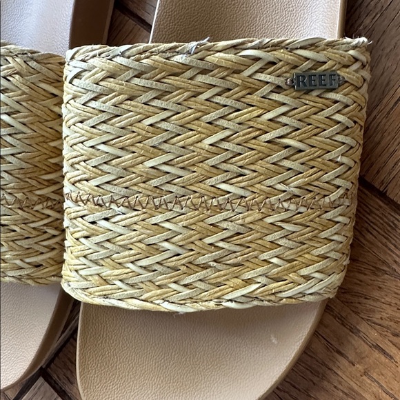 Reef Sandals - Picture 2 of 3